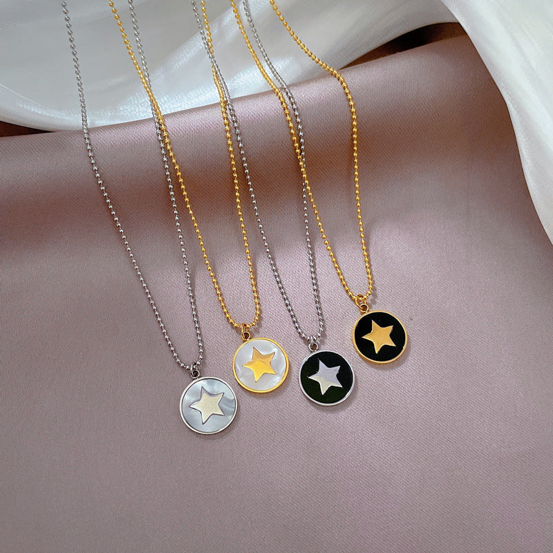 Collana con ciondolo a stella geometrica minimalista da donna con intarsio in madreperla e catena in acciaio al titanio placcato oro