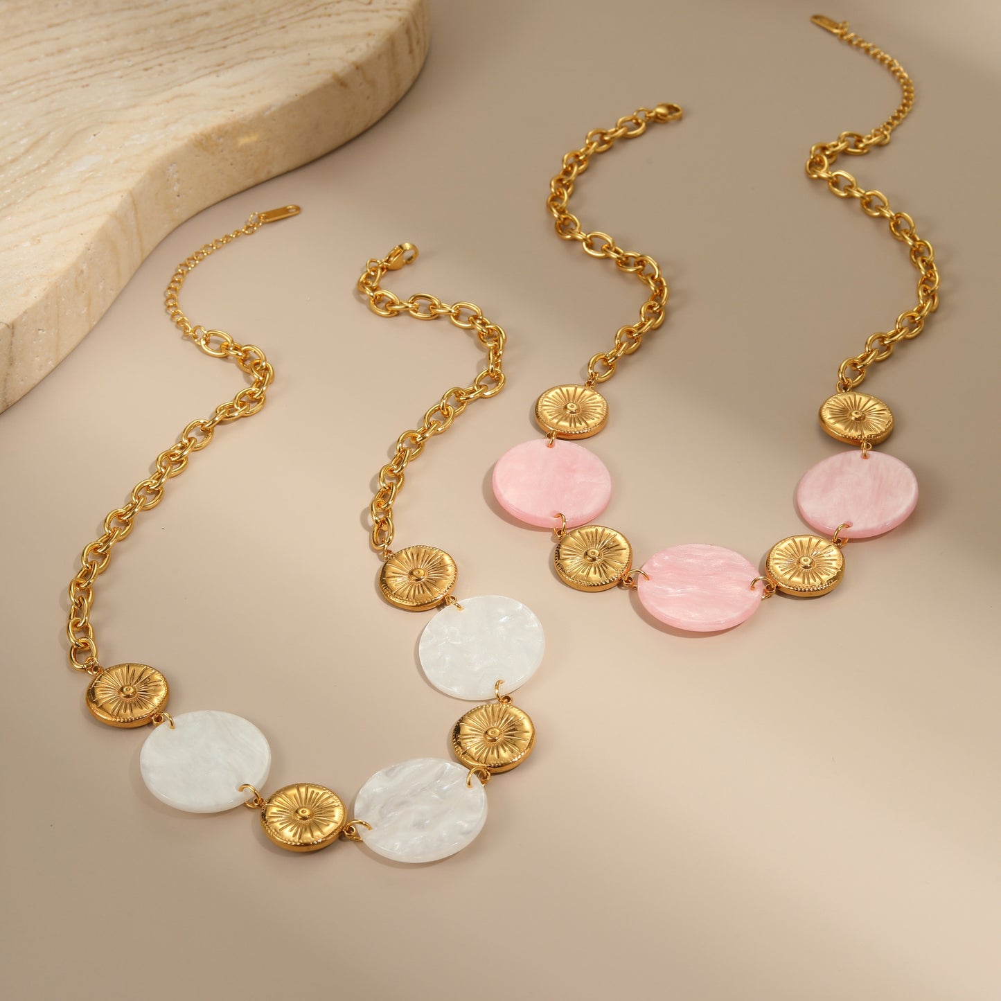 Collana da Donna Minimalista alla Moda con Ciondolo Rotondo a Disco in Acrilico in Acciaio Inossidabile con Finitura Galvanizzata