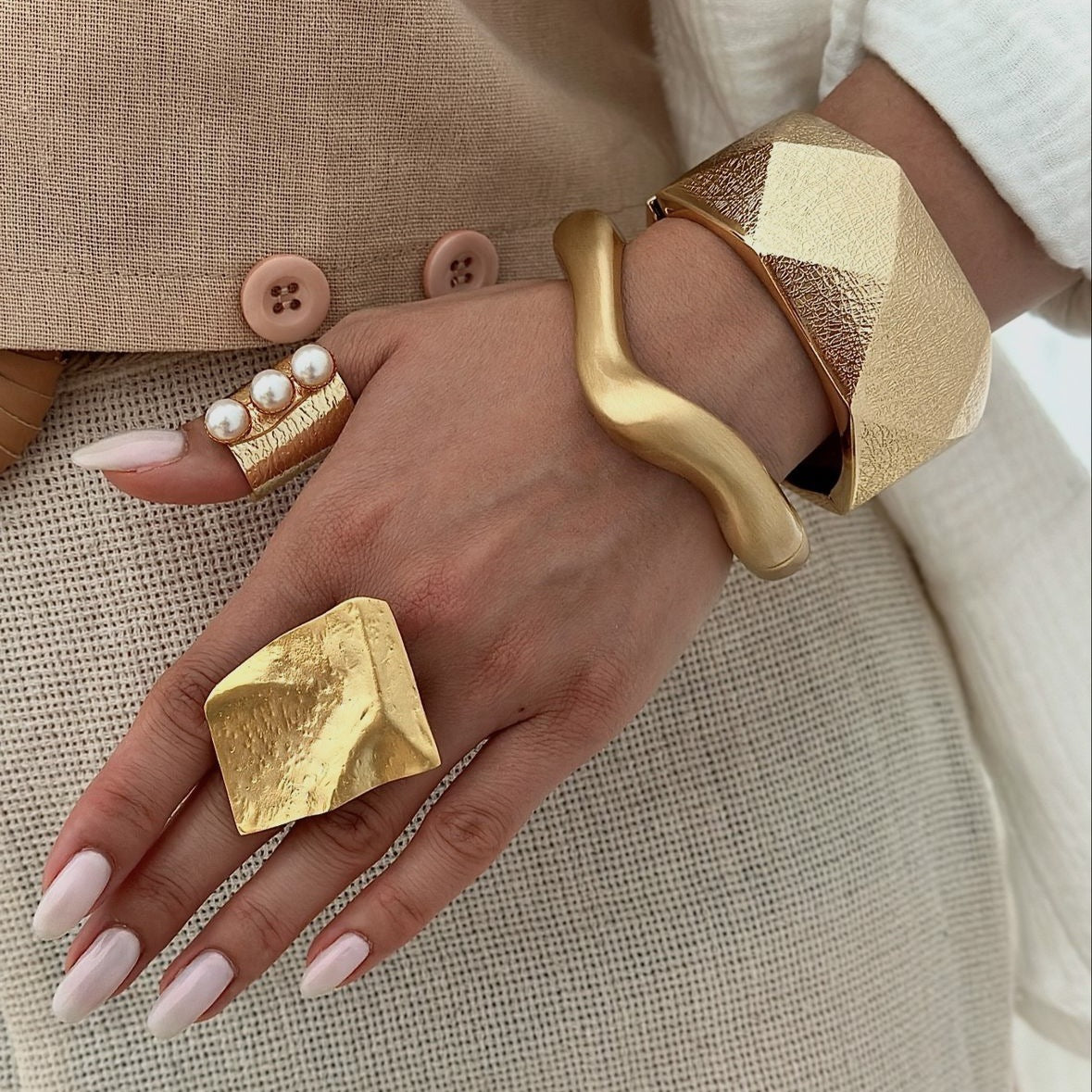 Luxury Casual Solid Color Plated Alloy Bracelet