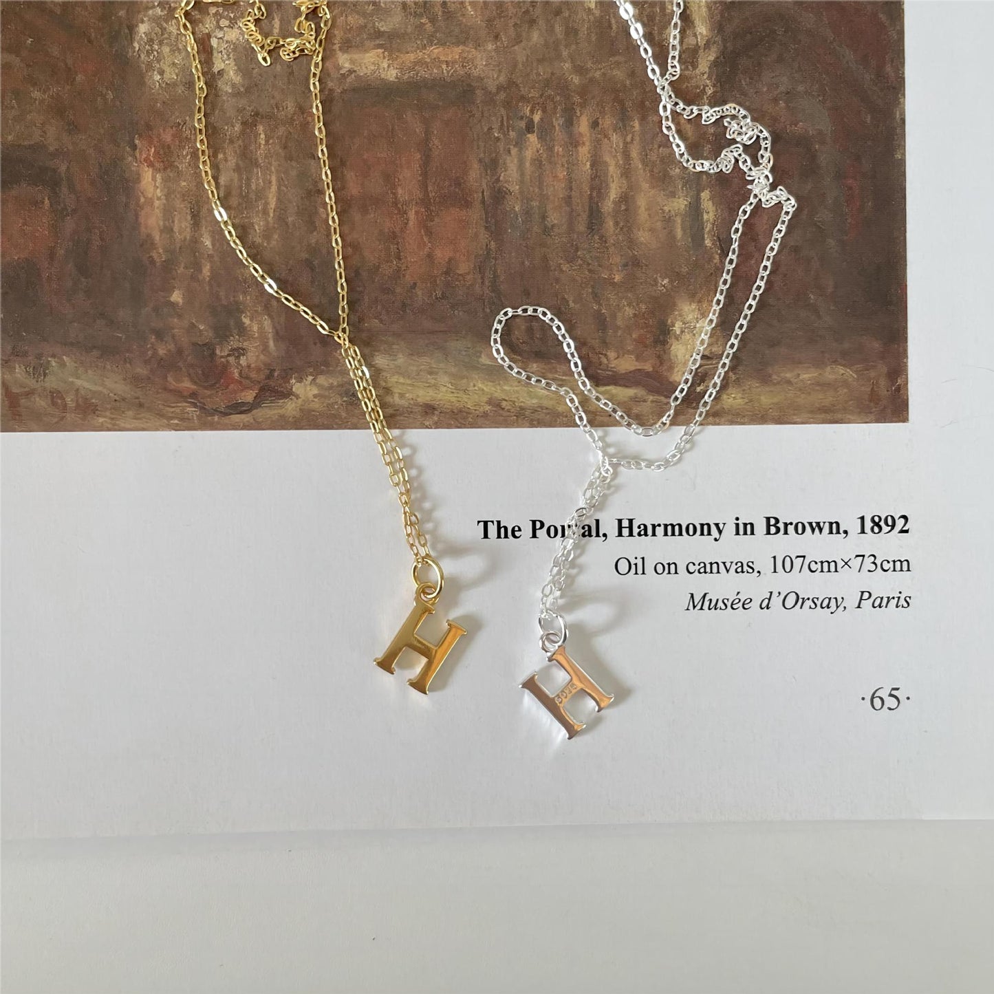 Collana con Lettera Geometrica Minimalista in Argento Sterling 925 con Placcatura Oro e Accenti Arcobaleno su Catena Snake