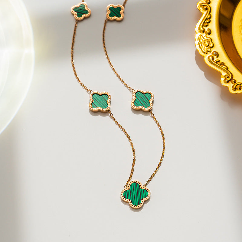 Collar de Acero de Titanio con Trébol de Cuatro Hojas Geométrico Chapado en Oro Rosa de 18K Lujo Ligero para Mujer
