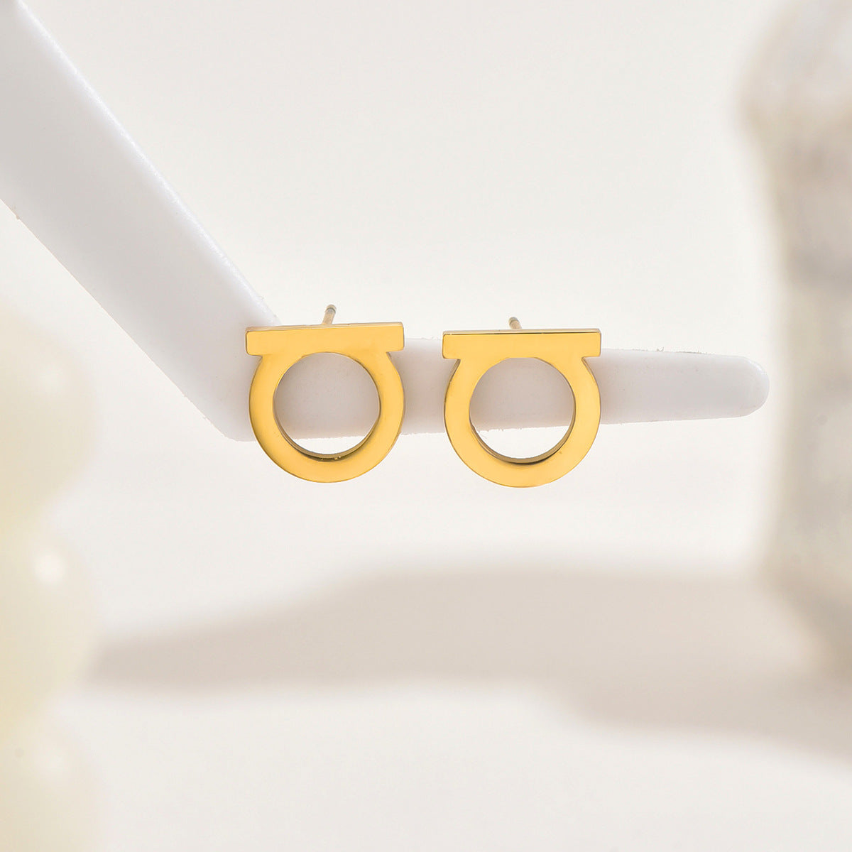 Pendientes con diseño de letra de estilo bosque minimalista para mujer en cobre con acabado galvanizado