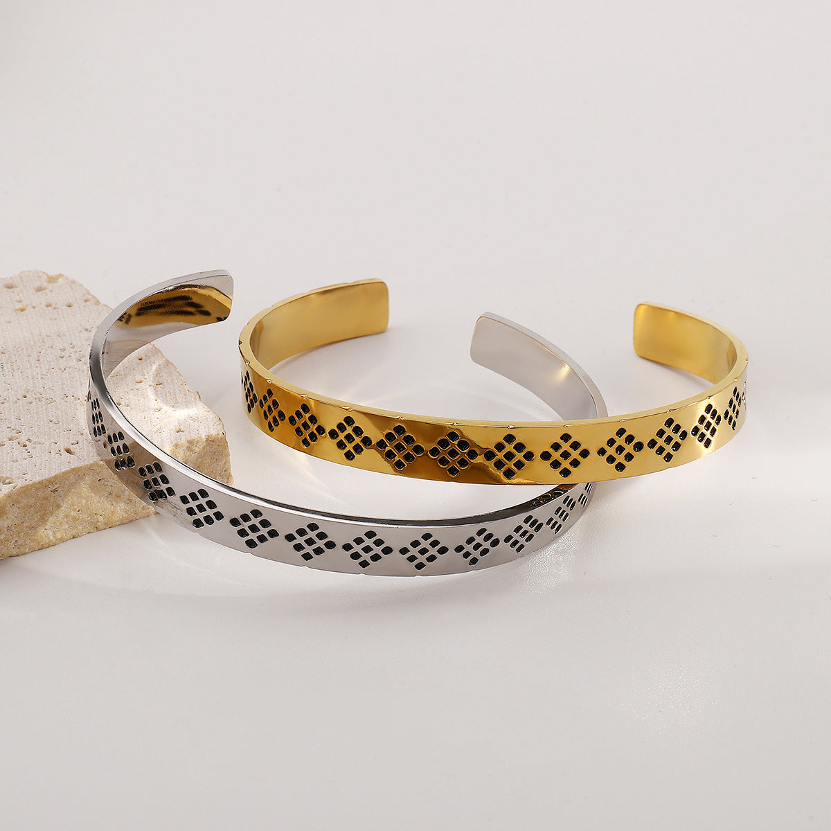 Bracciale da donna minimalista geometrico in acciaio inossidabile smaltato con polsino aperto