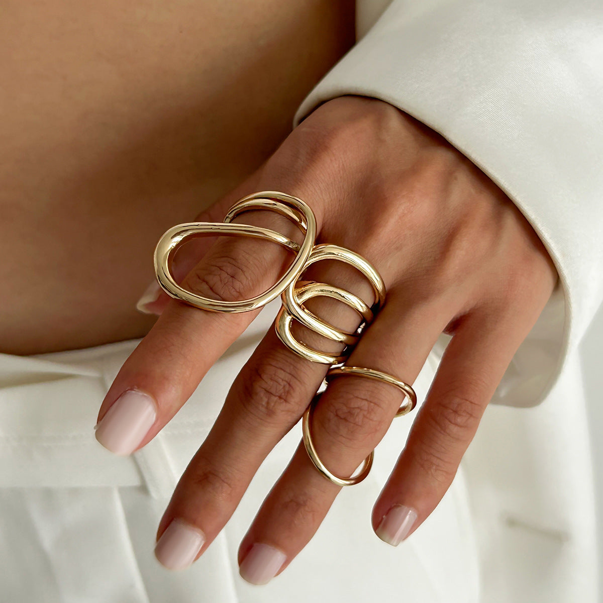 Anello da donna minimalista a cerchio cavo geometrico in lega placcata