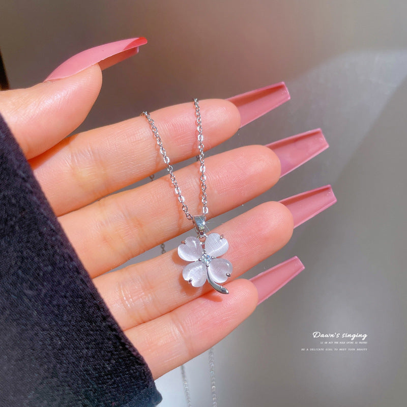 Collana da donna minimalista con intarsio di strass, in acciaio al titanio, con design geometrico