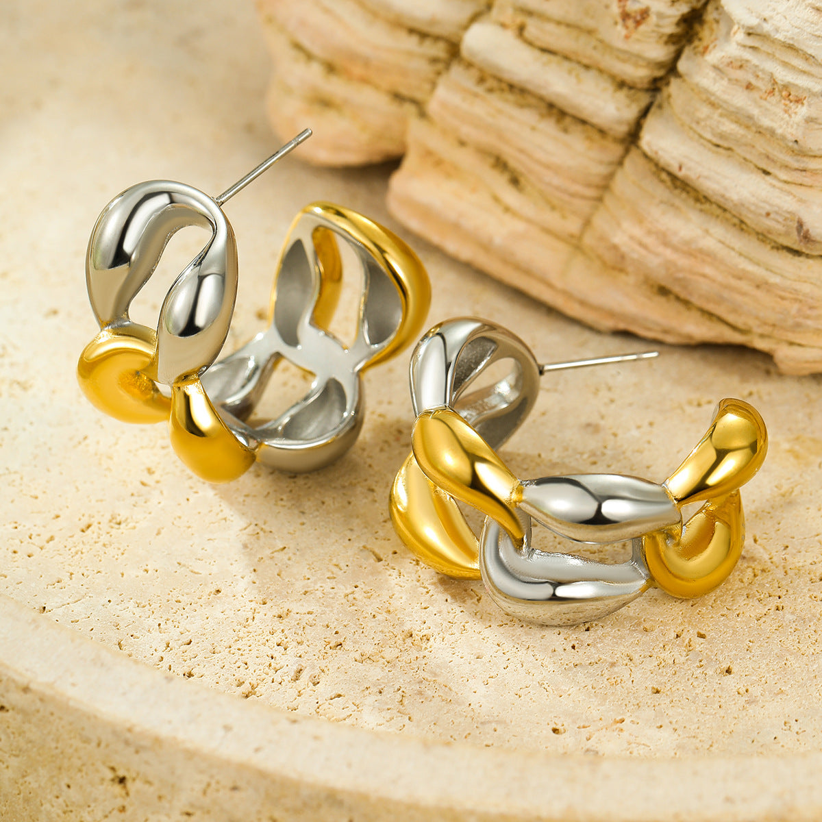 Aretes de aro retorcidos en forma de C de acero inoxidable vintage con baño de oro de 18 quilates para mujer