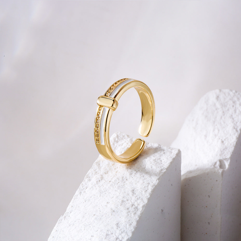 Anello minimalista geometrico in rame con placcatura in oro vero e accenti di zirconi smaltati da donna