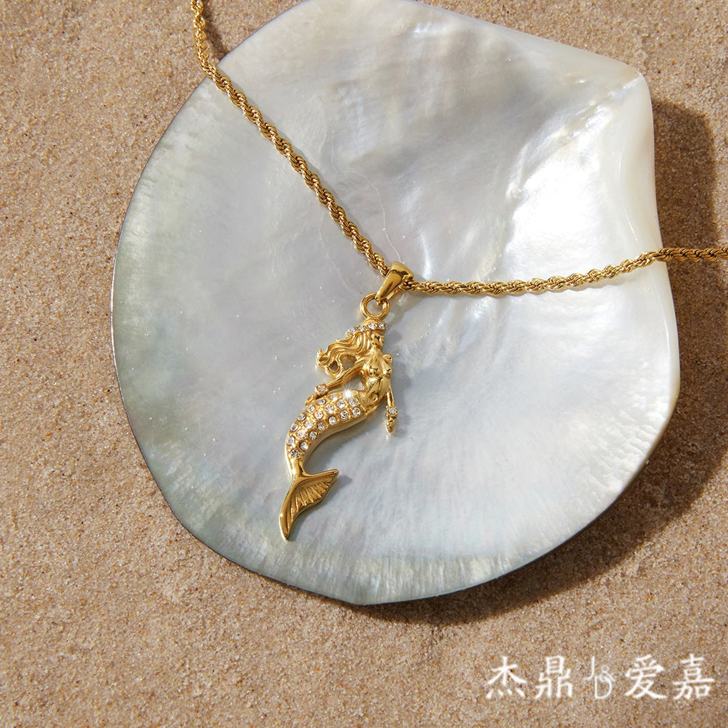 Elegante Collana Minimalista con Ciondolo a Sirena Geometrica con Intarsio di Zirconi, in Acciaio Inox Placcato PVD, per Donna