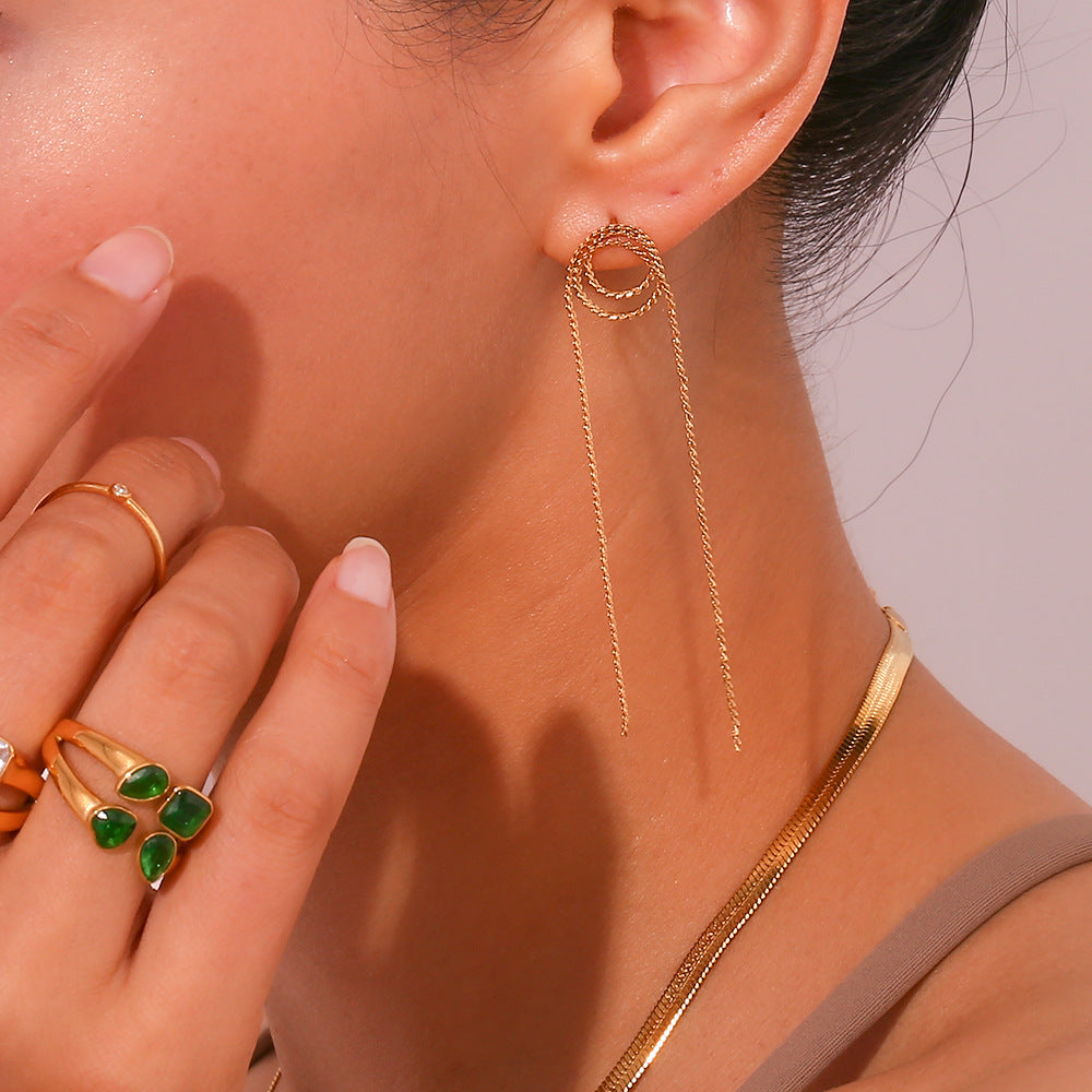Orecchini a perno lunghi con nappa intrecciata a catena di serpente placcata in oro 18 carati in acciaio inossidabile geometrico moderno minimalista da donna