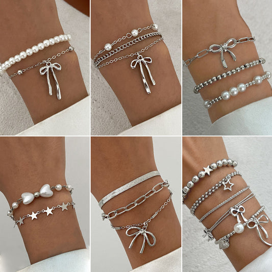 Pulsera Minimalista para Mujer con Nudo de Lazo, Colgante en Forma de Estrella, Metal Bañado y Detalles de Perlas de Imitación