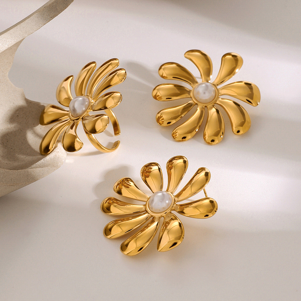 Fashion 18K Gold Plated Stainless Steel Sunflower Pearl Open Ring Floral Stud Earrings for Women