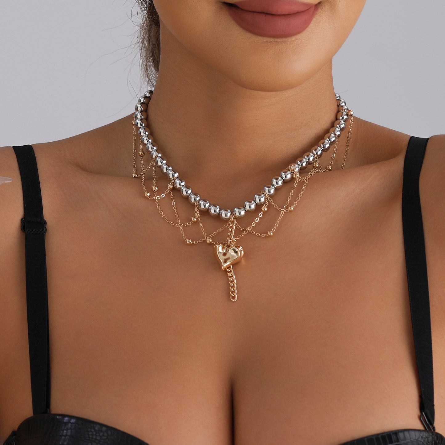Collar con colgante minimalista de aleación en forma de corazón con borla y cuentas, cadena de medallón chapado para mujer