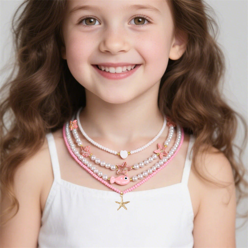 Collana Pendente Farfalla Minimalista per Bambini con Fiocco, Ciondolo in Resina e Finitura Verniciata su Catena di Perline