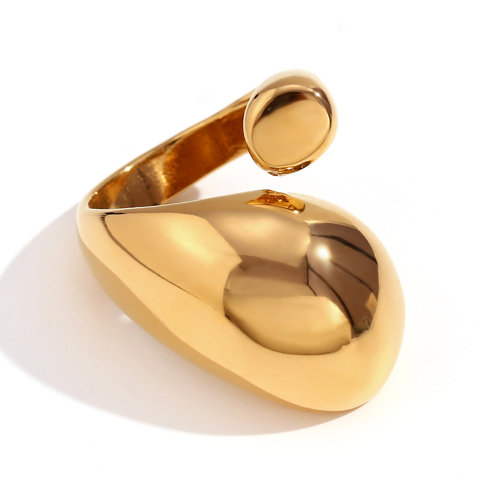 Anello geometrico alla moda in acciaio inossidabile a forma di goccia d'acqua per donna con placcatura in oro 18 carati e texture martellata