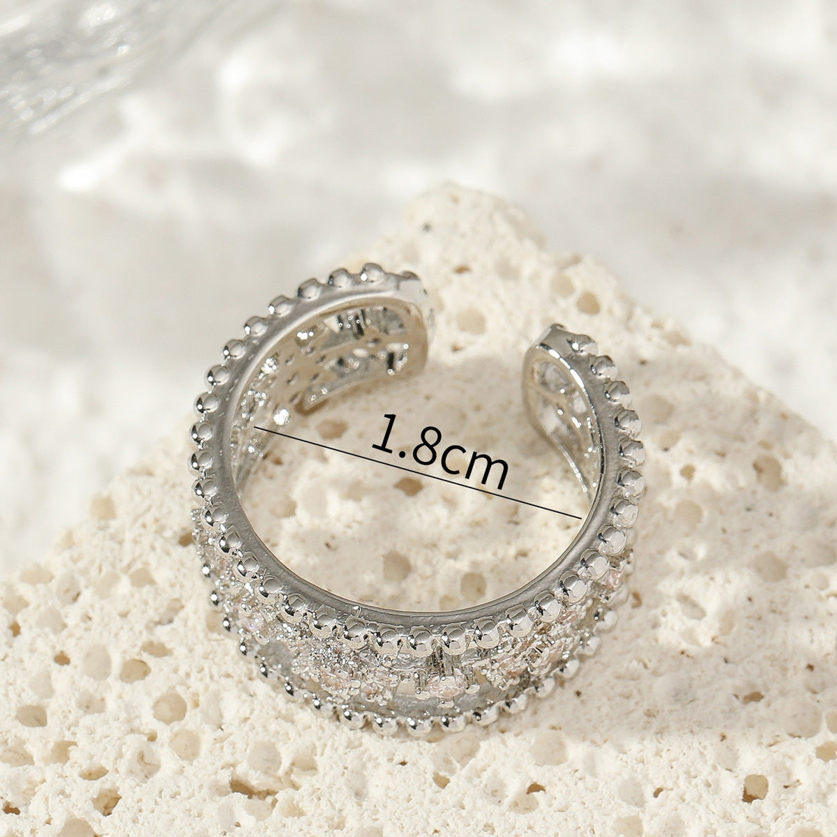 Anillo minimalista geométrico ajustable para mujer con incrustaciones de circonio en cobre