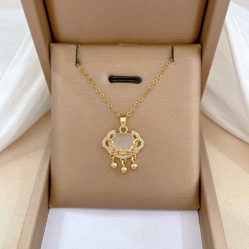 Collana Minimalista con Catena a Labbra in Acciaio al Titanio con Pendente in Rame e Intarsio di Strass