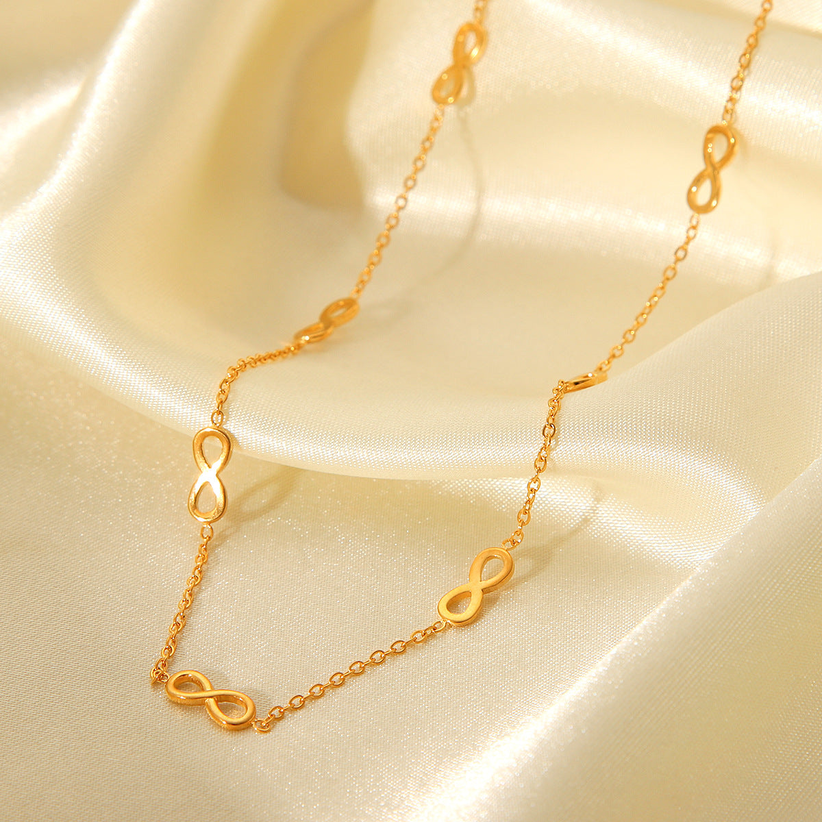 Collana con Ciondolo Numerico Geometrico Minimalista da Donna in Acciaio al Titanio Placcato Oro 18K