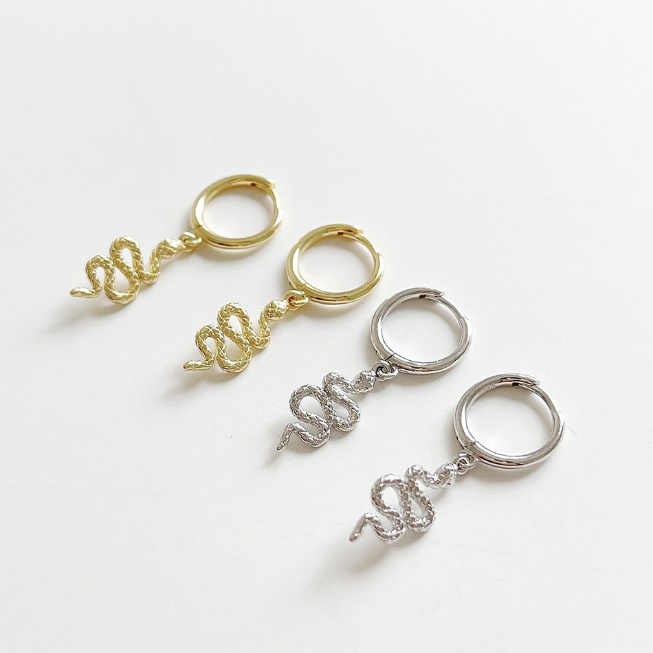Pendientes colgantes minimalistas bañados en oro con forma de serpiente de plata de ley S925 para mujer
