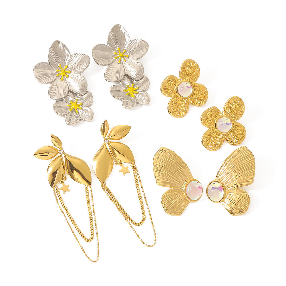Orecchini da donna minimalisti in acciaio inossidabile a forma di farfalla floreale con finitura placcata sottovuoto in oro 18K