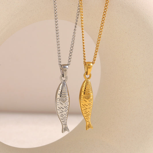 Collana con ciondolo a forma di salmone minimalista di tendenza per donna, in acciaio inossidabile con placcatura in oro 18 carati, design animale, per uso quotidiano