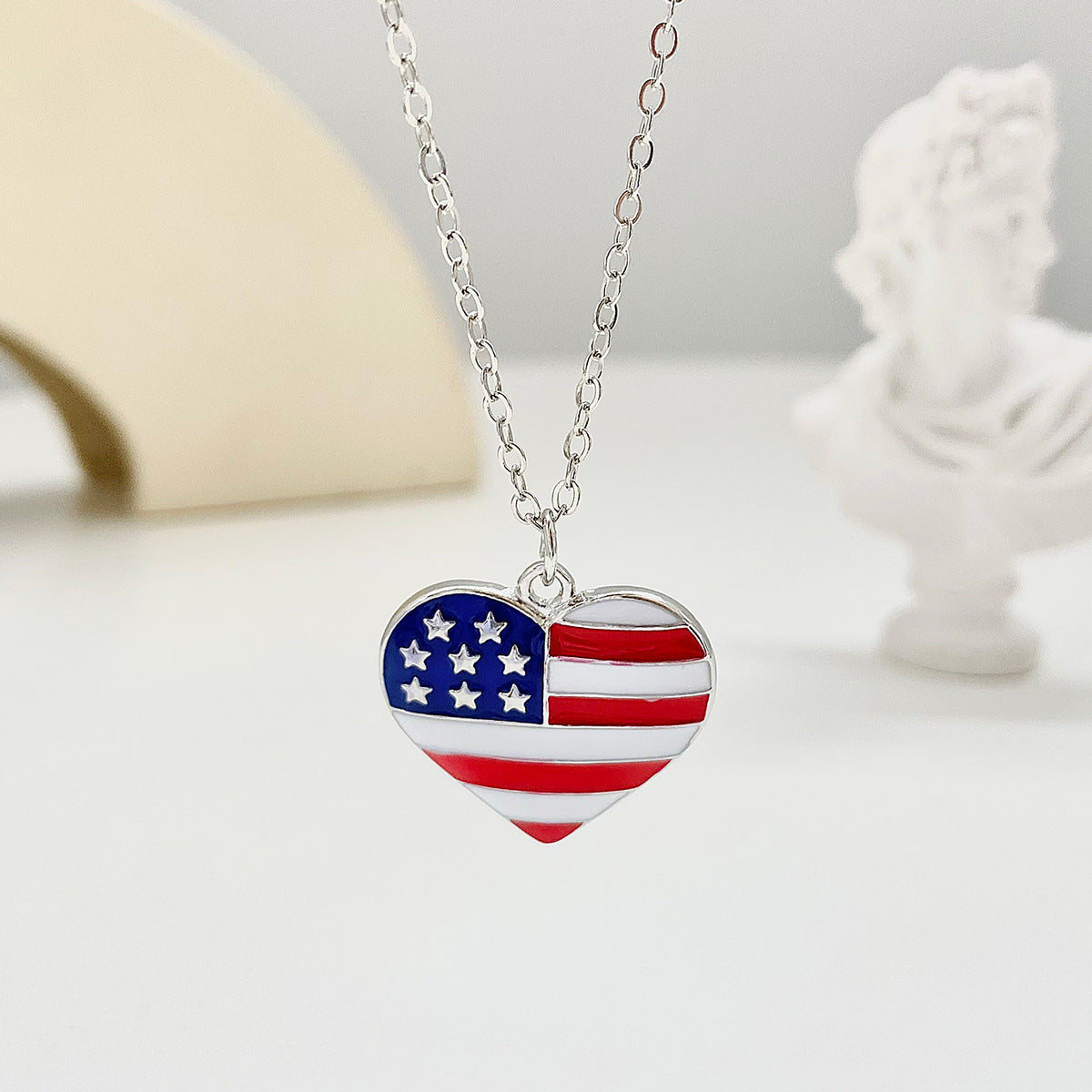 Minimalist Rhinestone Inlaid Heart & Wing Pendant Zinc Alloy Necklace with Cable Chain
