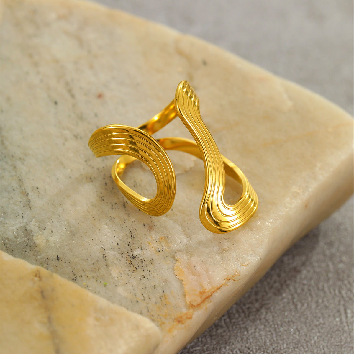 Anillo Minimalista Geométrico de Acero Inoxidable con Baño de Oro de 18K para Mujer, Accesorio de Moda