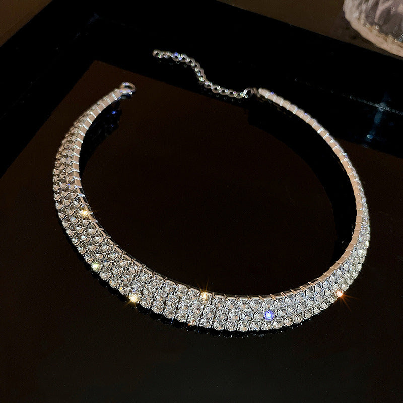 Collana con pendente a cuore a goccia in stile lusso con intarsio in strass in acciaio al titanio su catena in rame da donna