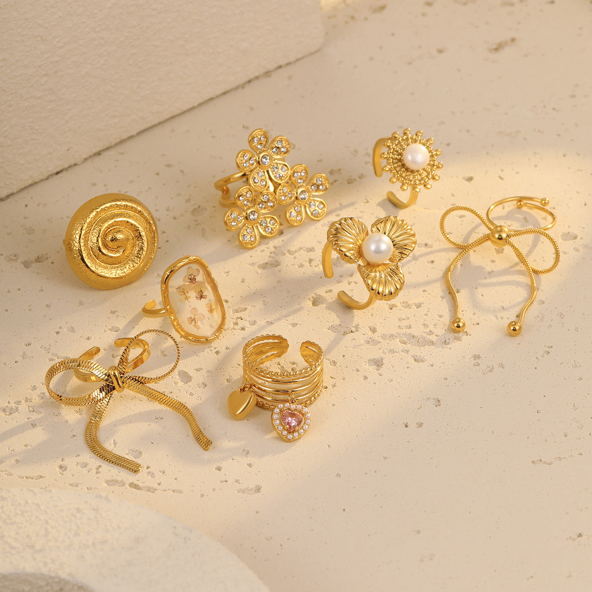 Anello alla Moda in Acciaio Inossidabile con Motivo Geometrico, Placcato Oro 18K per Donna, Design Regolabile con Fascia Aperta