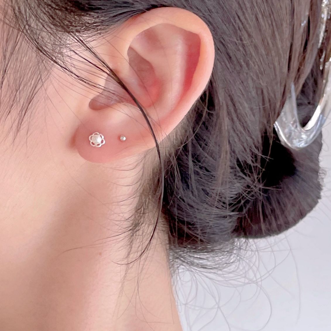 Minimalist Pearl Flower Stud Earrings in 925 Sterling Silver with Gold Plating