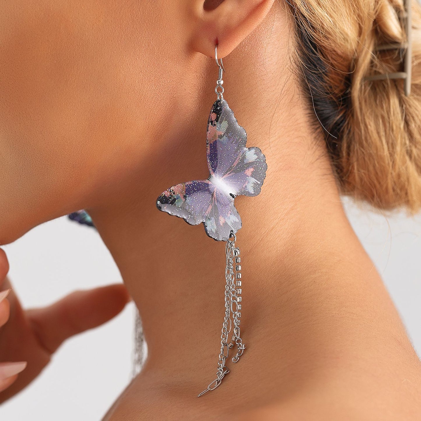 Orecchini pendenti lunghi viola minimalisti da donna con design geometrico a farfalla in acciaio inossidabile placcato titanio