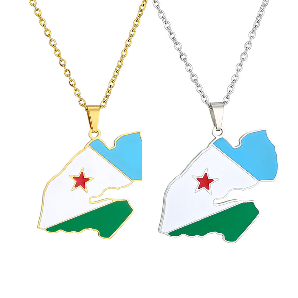 Collar con Colgante de Bandera de Yibuti con Diseño Geométrico Étnico en Acero Inoxidable con Dije de Acero de Titanio y Acabado Galvanizado en Cadena Tipo O