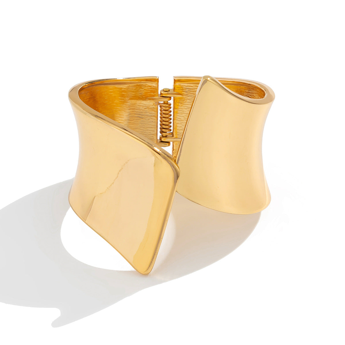 Bracciale rigido aperto da donna minimalista geometrico con texture a onde in lega con finitura placcata