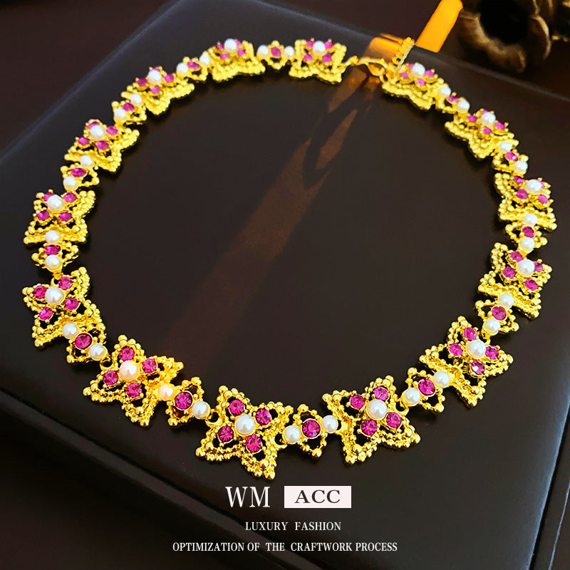 Vintage Geometric Floral Glass Pendant Necklace for Women with Rhinestone Inlay and Gold-Plated Alloy Chain