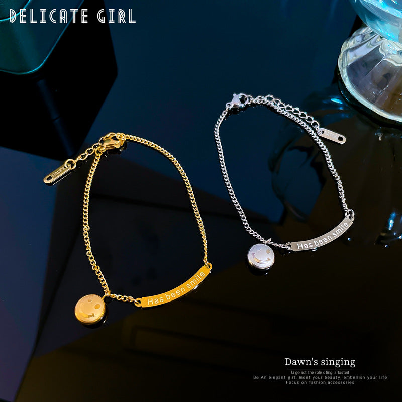Pulsera de cadena de cuentas con letras de cara sonriente de acero de titanio minimalista para mujer con baño de oro, amuleto de la suerte vintage