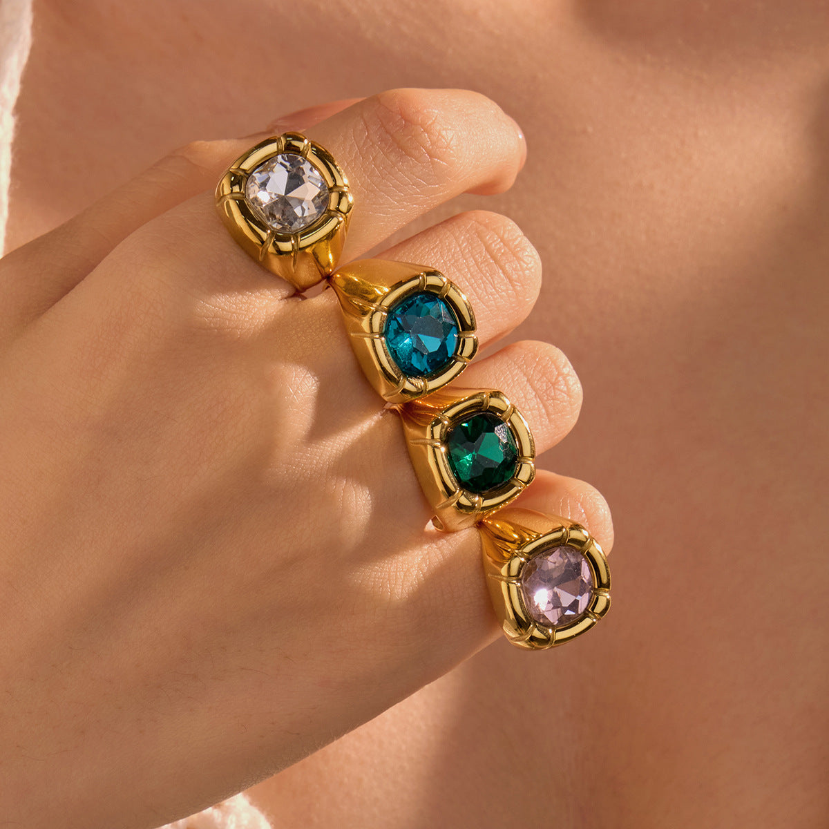 Anello da donna in acciaio al titanio con zirconia quadrata, stile vintage, finitura placcata e design geometrico