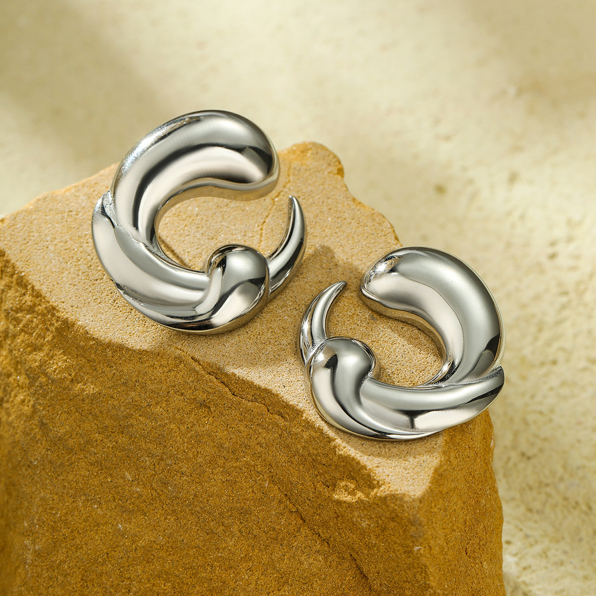 Fashionable Dripping Water Drop Shaped Stainless Steel Electroplated Earrings for Women with Hollow and Twisted Design