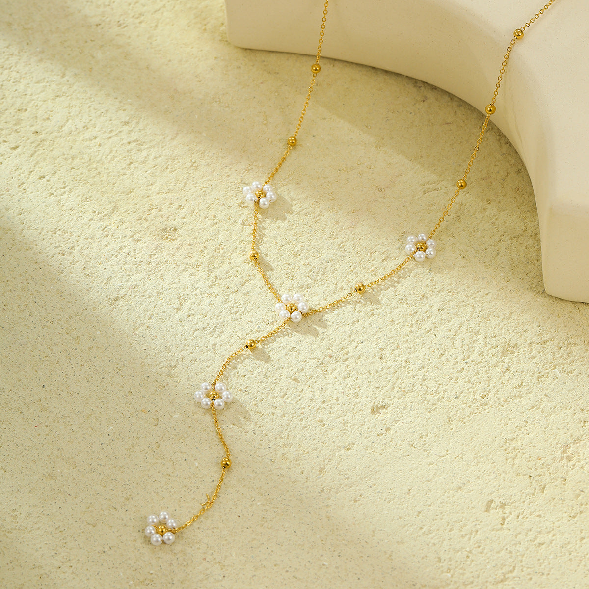 Collar con colgante de acero inoxidable en forma de flor estilo OL a la moda con detalle de borla para mujer