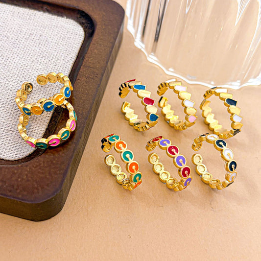 Anello da donna smaltato a pois geometrici, placcato oro, dolce e minimalista