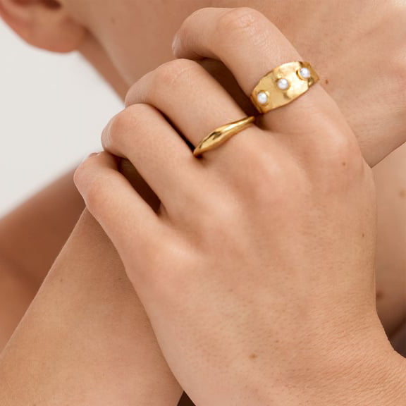 Anello Geometrico in Acciaio al Titanio con Finitura Placcata per Donne Accessorio di Moda Minimalista Gioielli Ipoallergenici in Acciaio Inossidabile