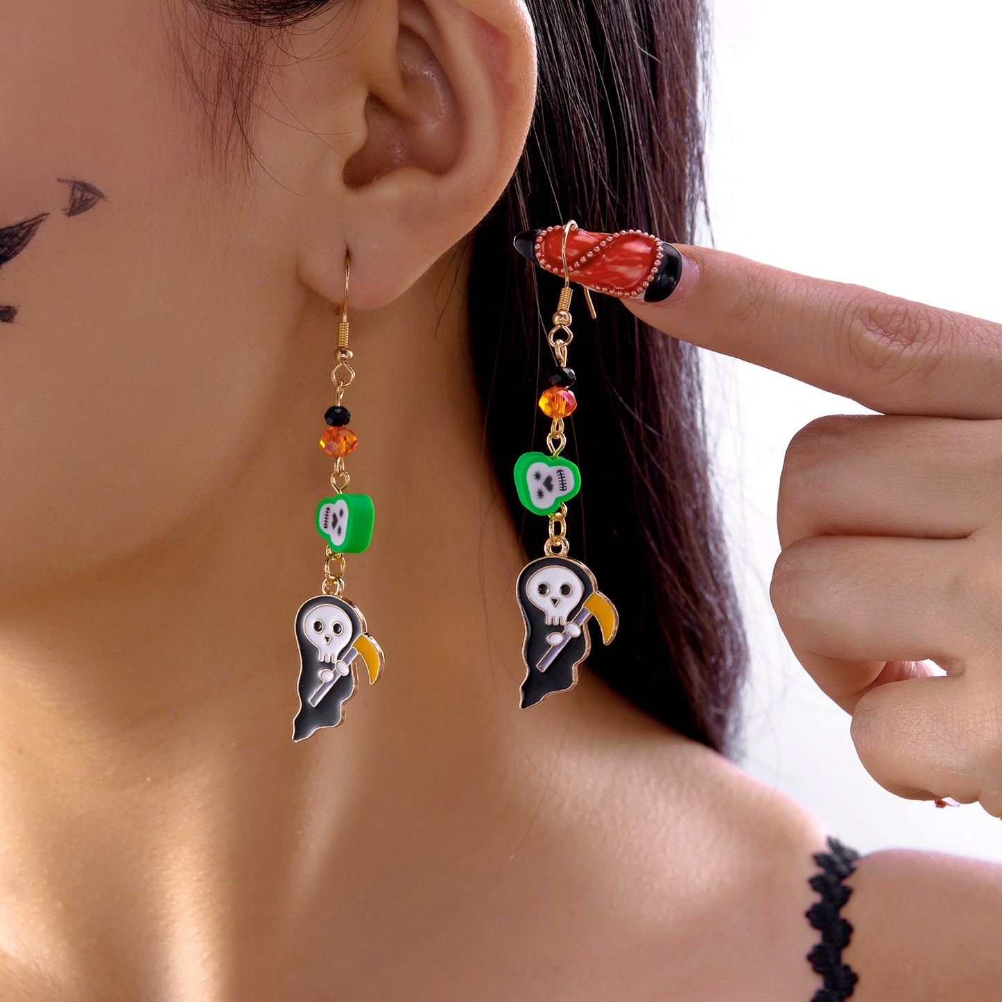 Orecchini acrilici a tema Halloween con zucca, pipistrello e teschio con intarsio in strass e base in lega placcata oro, unisex