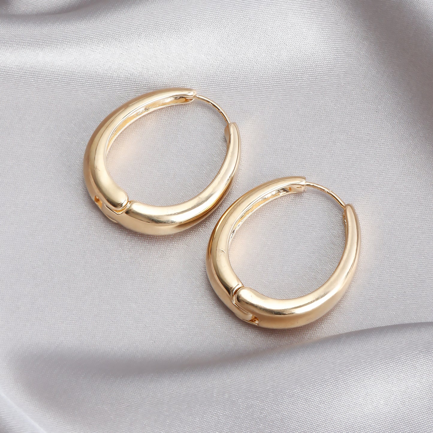 Minimalist Oval Geometric Metal Hoop Earrings with Plated Finish for Women