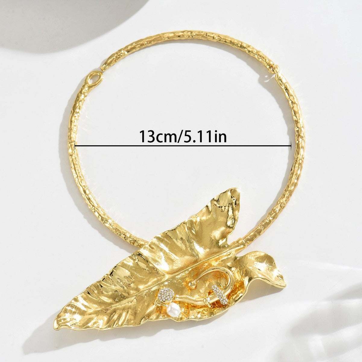 Elegante collar colgante de hoja de plátano para mujer con incrustaciones de pedrería en aleación de zinc, diseño geométrico y floral, estilo cadena de clavícula