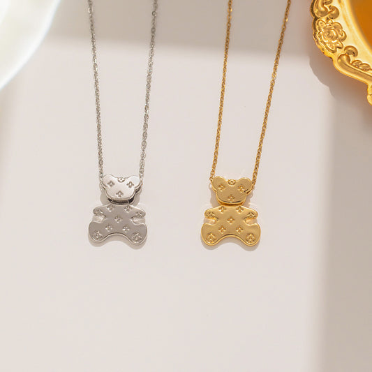 Graziosa collana con ciondolo a forma di orsetto animato da donna in acciaio al titanio con finitura placcata, design geometrico minimalista e catena per clavicola