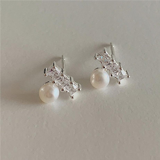Pendientes de Botón Minimalistas Geométricos con Letra de Plata de Ley 925, Circonita y Perla para Mujer