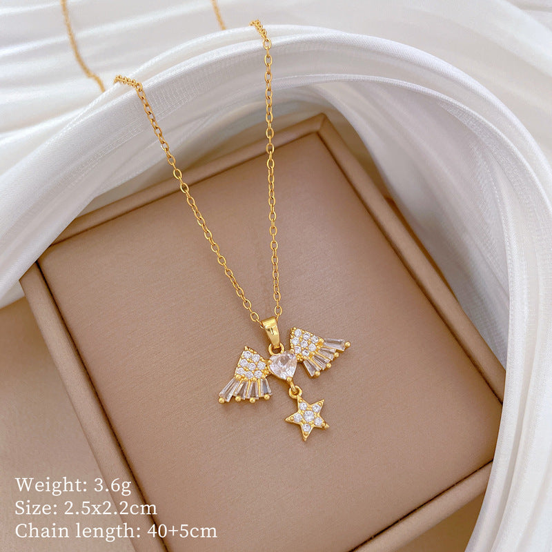 Collana in Stile Cartone Animato con Cuore in Acciaio al Titanio con Pendente in Rame e Intarsio di Strass per Donne e Uomini