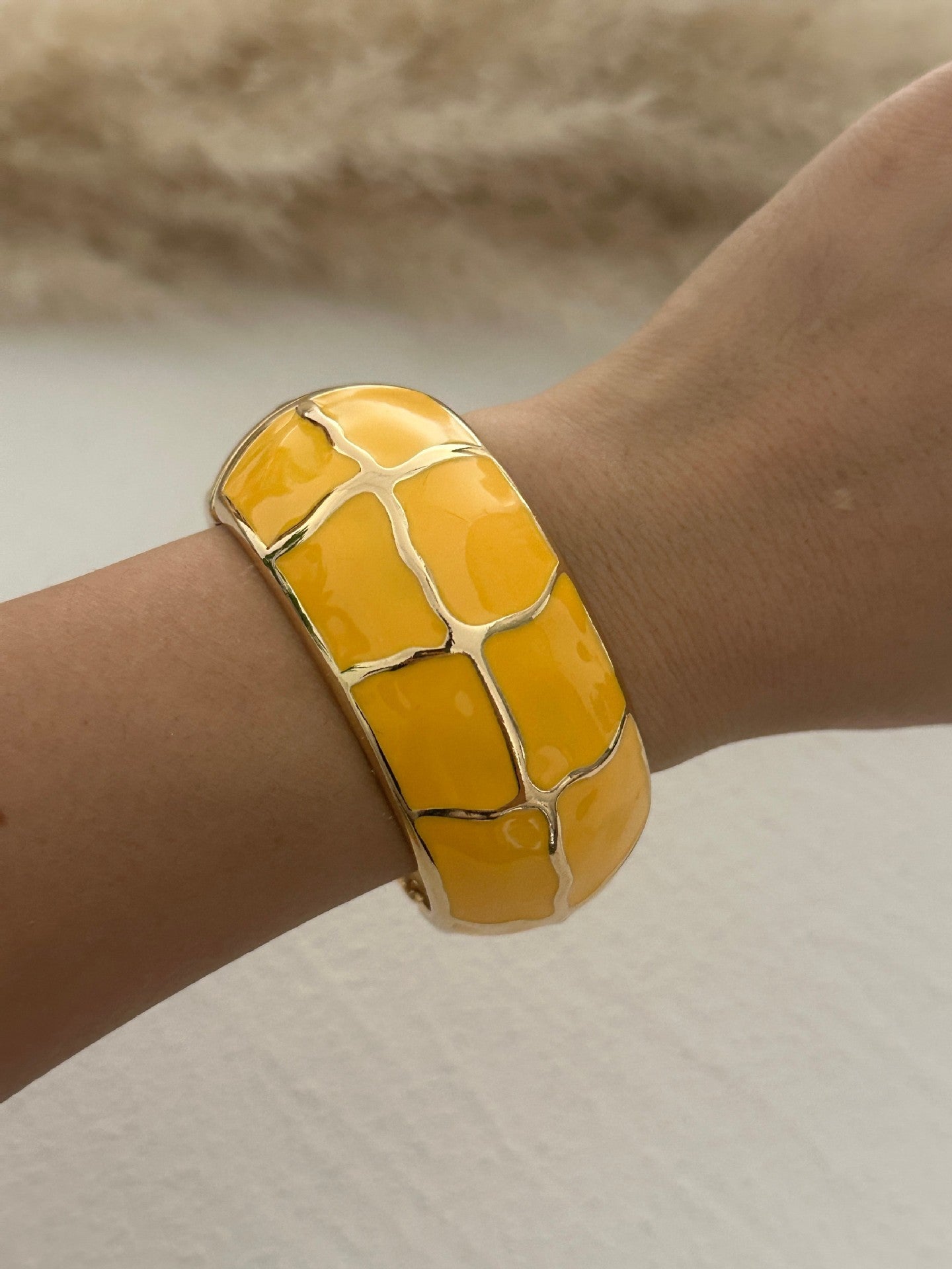 Vintage High Saturation Yellow Drip Oil Plated Alloy Heart Bracelet