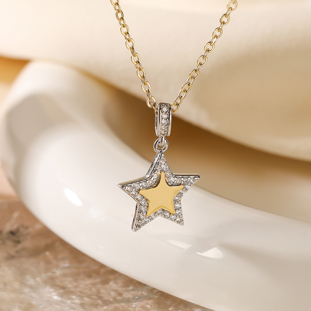 Collana da donna con ciondolo a forma di cuore e stella, minimalista, in rame placcato oro vero e intarsiato con zirconi