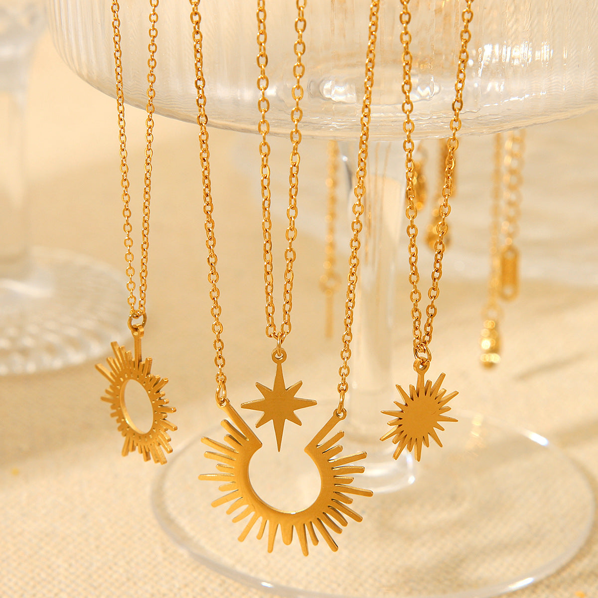 Collana pendente a stella a otto punte con girasole in acciaio al titanio placcato oro 18 carati stile Ins da donna