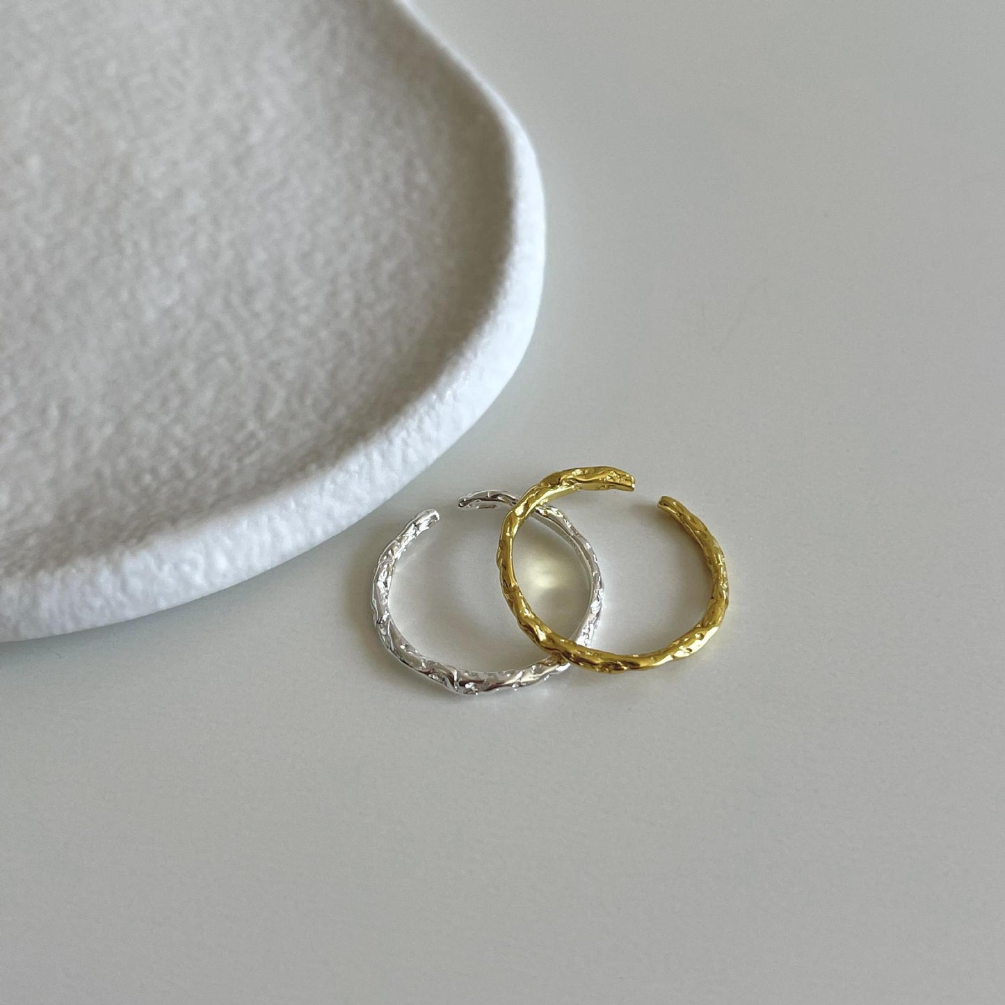 Minimalist Wave-Shaped 925 Sterling Silver Ring for Women Geometric Design with Water-Like Luster