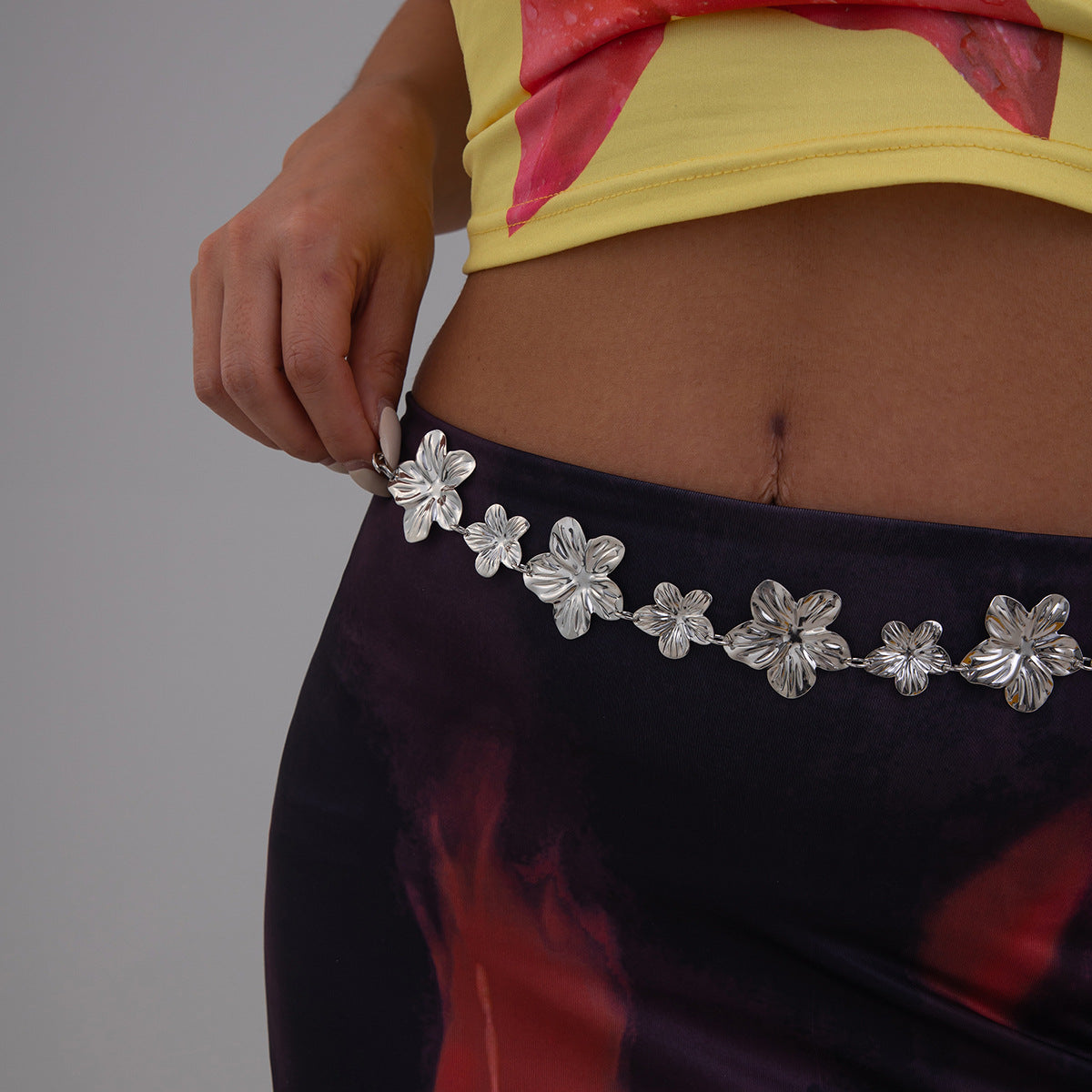 Personalized Streetwear Iron Embossed Flower Cross Oval Body Chain